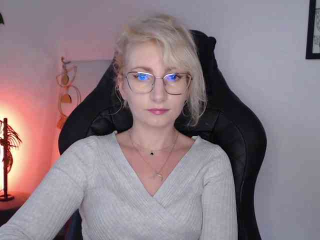 CinderellaMoon webcam