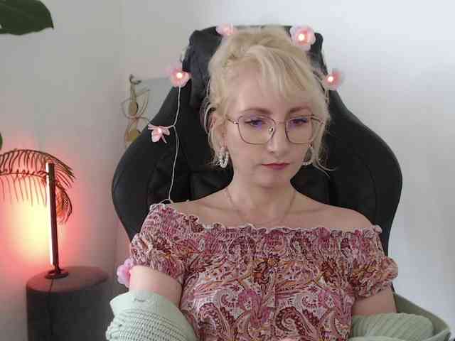 CinderellaMoon webcam