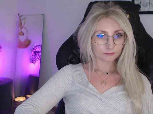 CinderellaMoon webcam