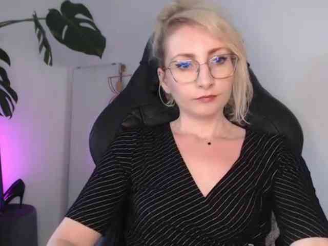 CinderellaMoon webcam