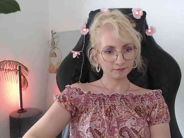 CinderellaMoon Live Webcam on BongaCams