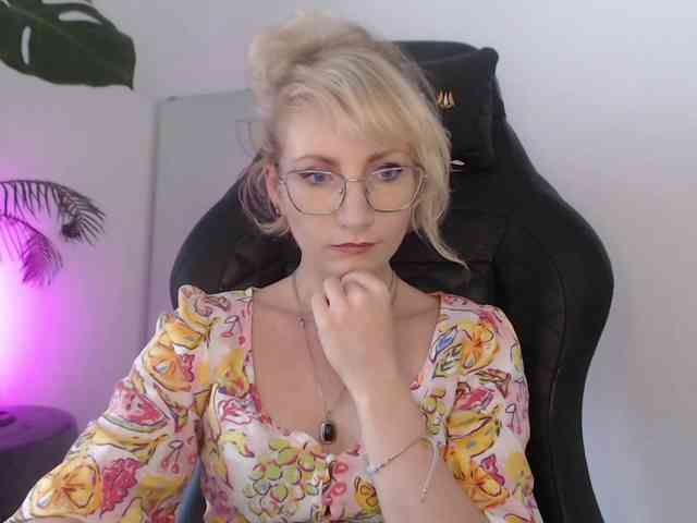 CinderellaMoon webcam