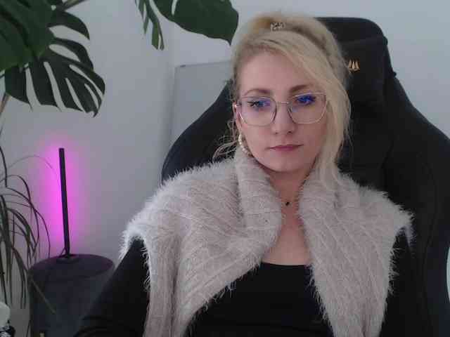 CinderellaMoon webcam