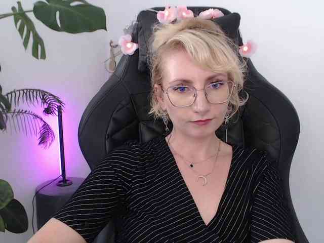 CinderellaMoon webcam