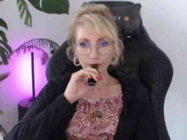 CinderellaMoon webcam