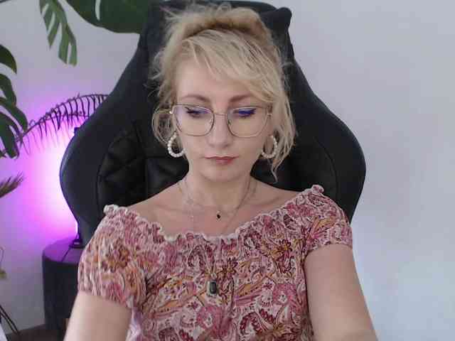 CinderellaMoon webcam