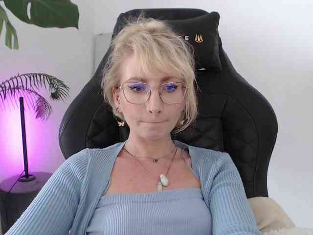 CinderellaMoon webcam