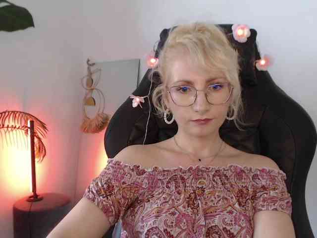 CinderellaMoon webcam