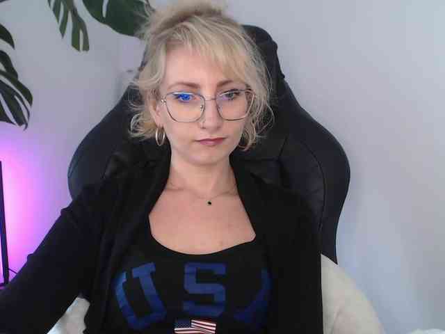 CinderellaMoon webcam