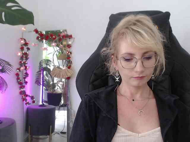 CinderellaMoon webcam
