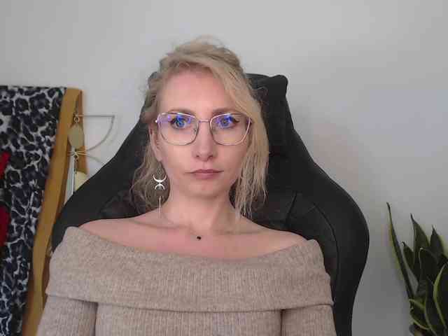 CinderellaMoon webcam