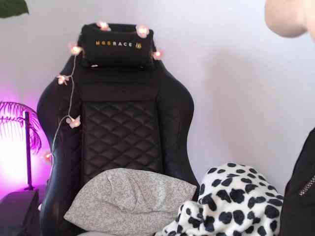 CinderellaMoon webcam
