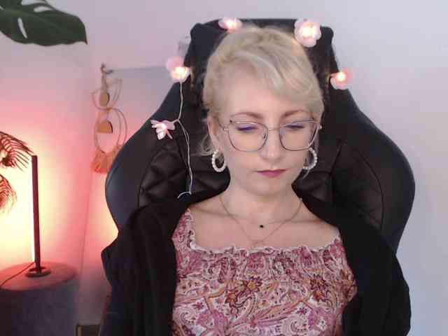 CinderellaMoon webcam