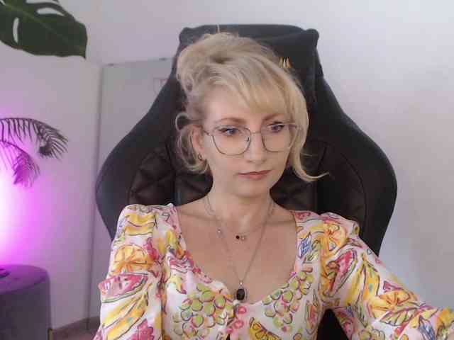 CinderellaMoon webcam