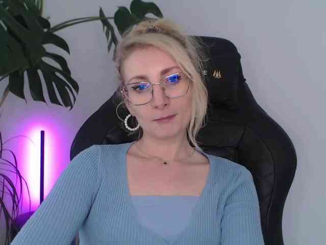 CinderellaMoon webcam