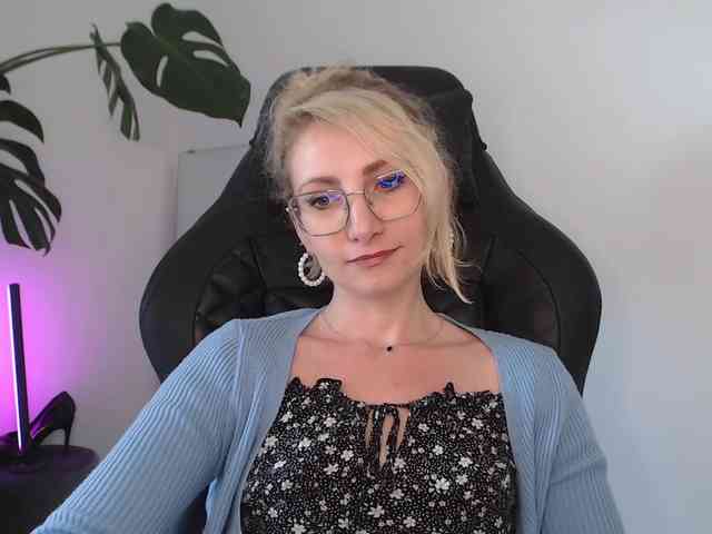CinderellaMoon webcam