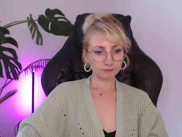 CinderellaMoon webcam