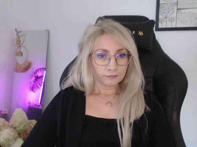 CinderellaMoon webcam
