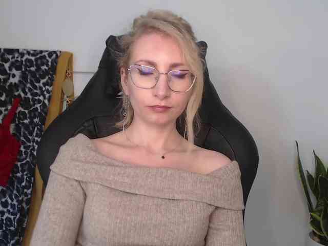 CinderellaMoon webcam