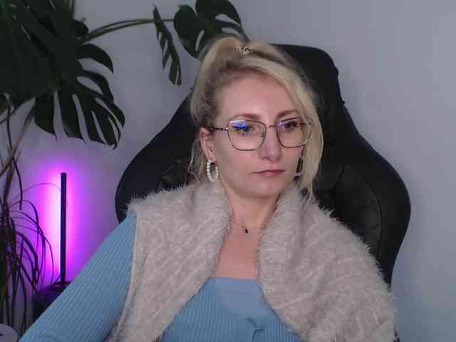 CinderellaMoon webcam