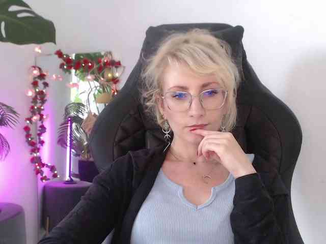 CinderellaMoon webcam