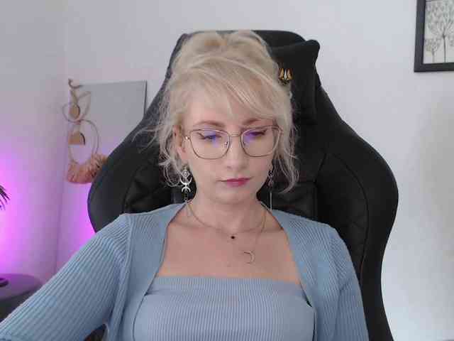 CinderellaMoon webcam