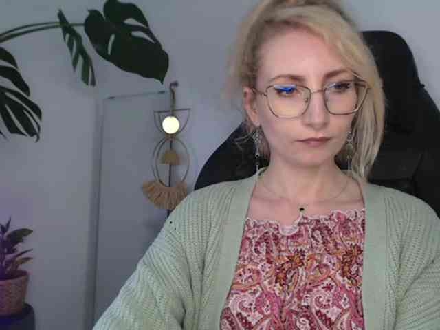 CinderellaMoon webcam