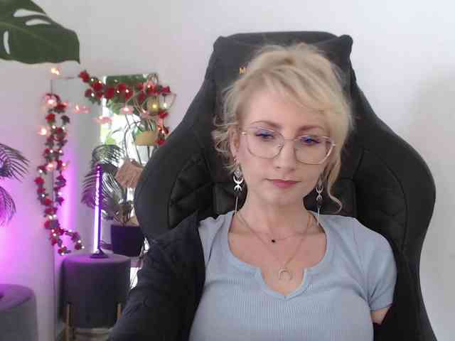 CinderellaMoon webcam