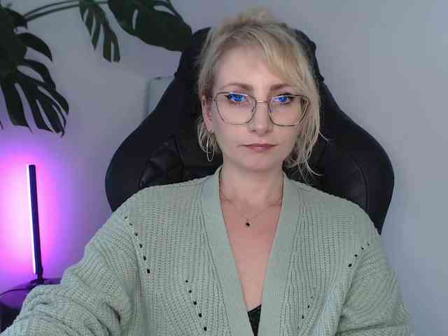CinderellaMoon webcam