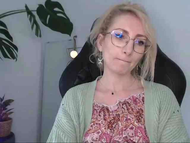 CinderellaMoon webcam