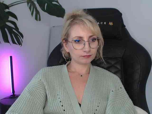 CinderellaMoon webcam