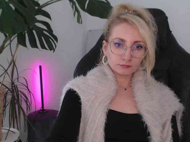 CinderellaMoon webcam