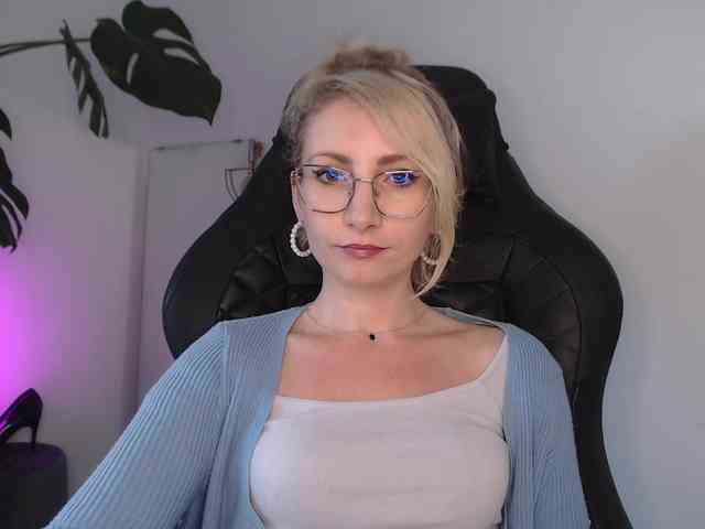 CinderellaMoon webcam
