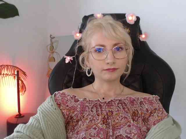 CinderellaMoon webcam