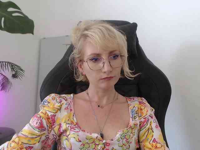 CinderellaMoon webcam