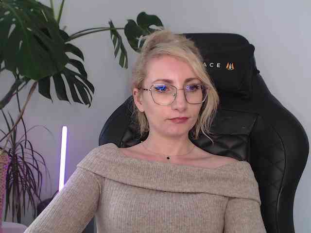CinderellaMoon webcam