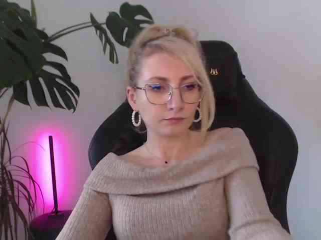 CinderellaMoon webcam