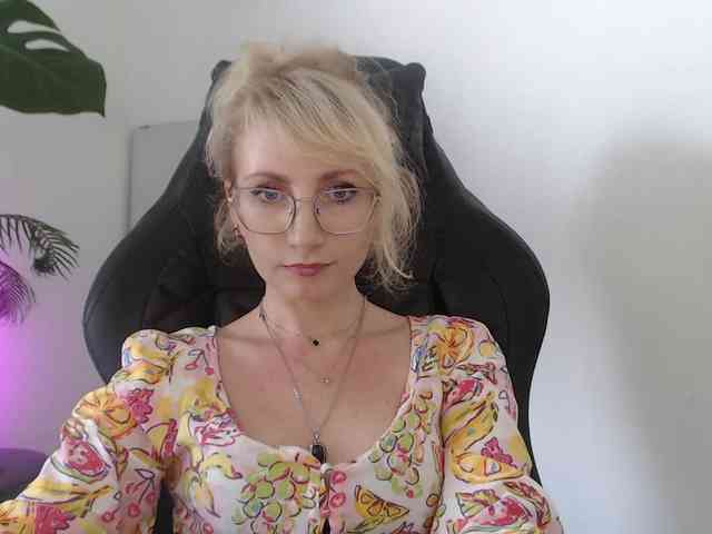 CinderellaMoon webcam