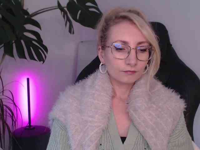 CinderellaMoon webcam