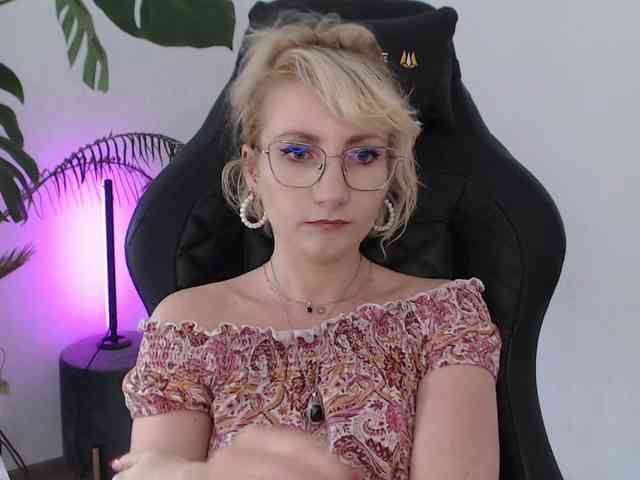 CinderellaMoon webcam