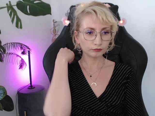 CinderellaMoon webcam