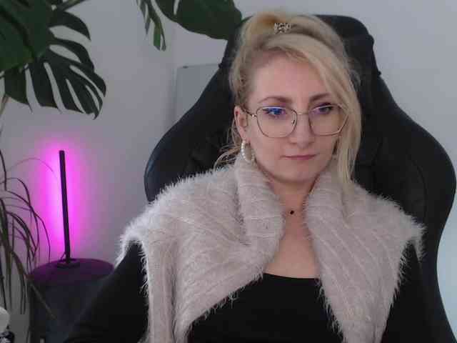 CinderellaMoon webcam