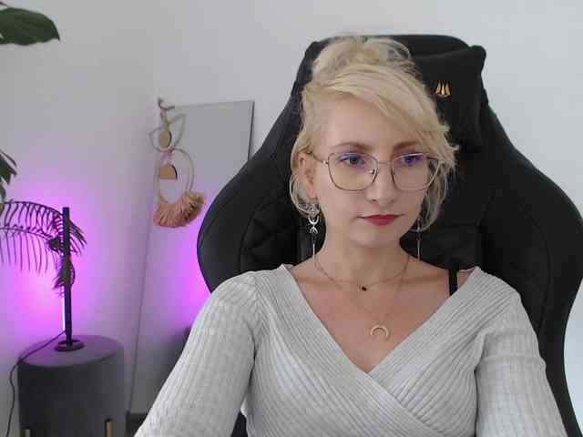 CinderellaMoon webcam