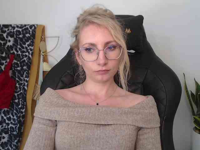 CinderellaMoon webcam