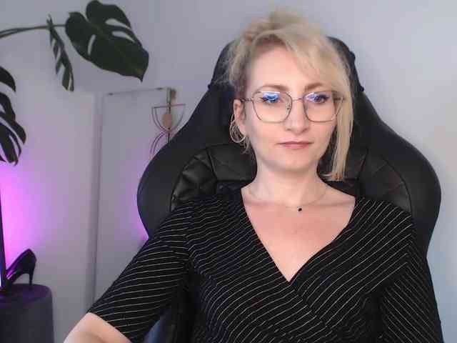 CinderellaMoon webcam