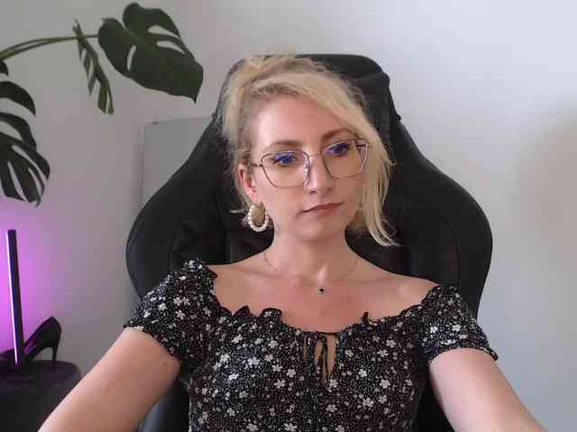 CinderellaMoon webcam