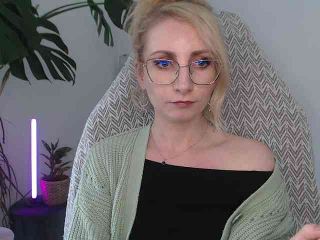 CinderellaMoon webcam