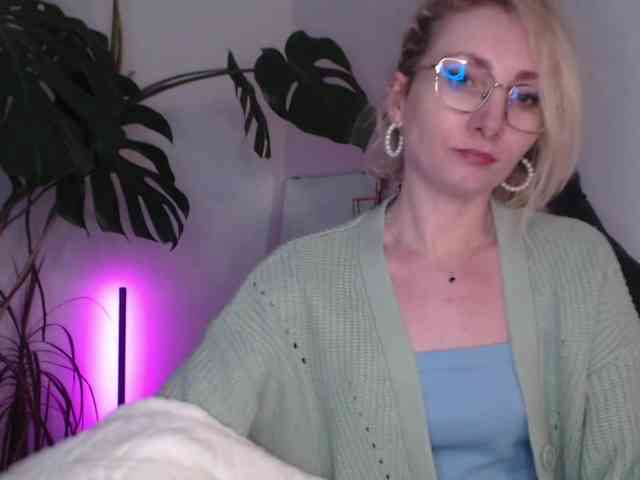 CinderellaMoon webcam