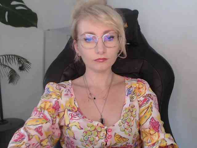 CinderellaMoon webcam