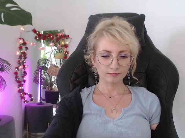 CinderellaMoon webcam